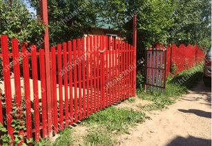 Забор евроштакетник горокой в Черкесске цвет рубин